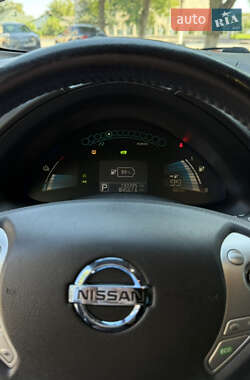 Хэтчбек Nissan Leaf 2015 в Заболотове