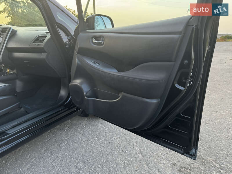 Хэтчбек Nissan Leaf 2013 в Тульчине