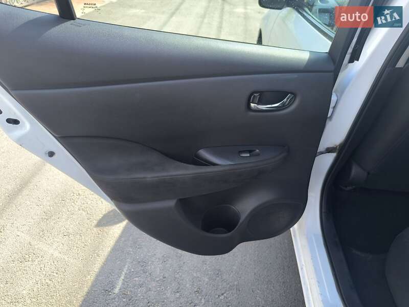 Хэтчбек Nissan Leaf 2013 в Николаеве