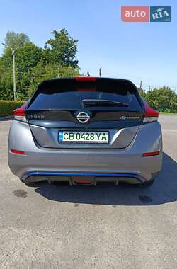 Хэтчбек Nissan Leaf 2021 в 