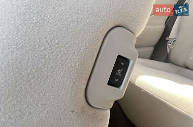 Хэтчбек Nissan Leaf 2012 в 