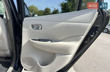 Хэтчбек Nissan Leaf 2012 в 