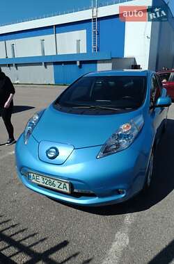Хетчбек Nissan Leaf 2013 в Дніпрі