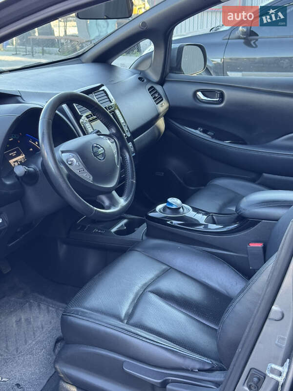 Хэтчбек Nissan Leaf 2015 в Каменец-Подольском