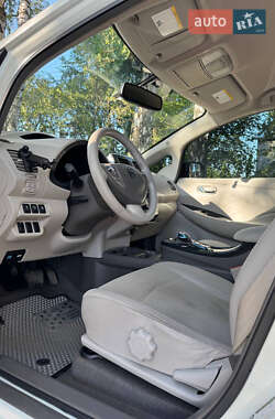 Хетчбек Nissan Leaf 2012 в Чернівцях