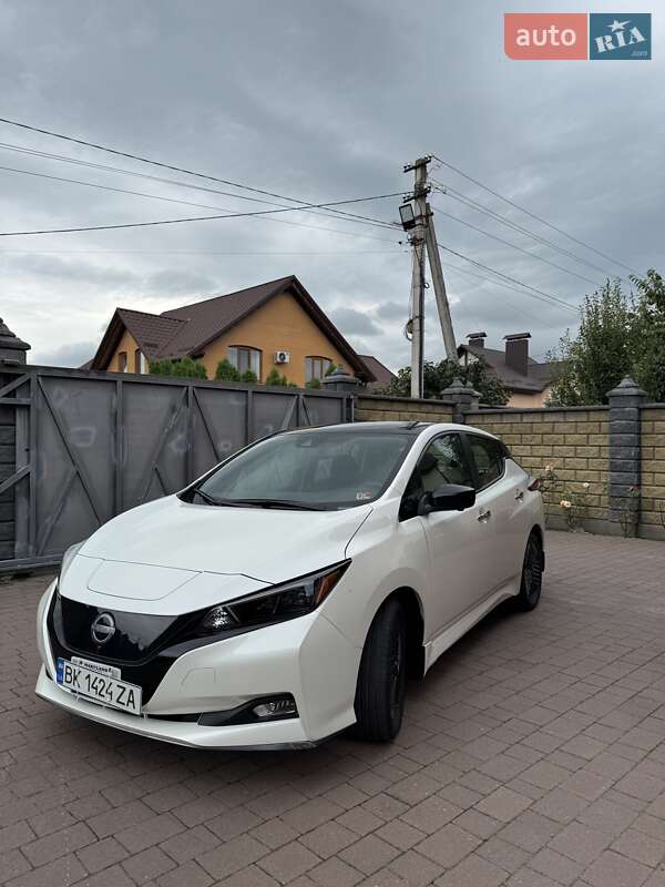 Хэтчбек Nissan Leaf 2023 в Ровно
