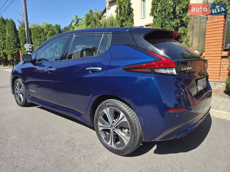 Хэтчбек Nissan Leaf 2019 в Хмельницком