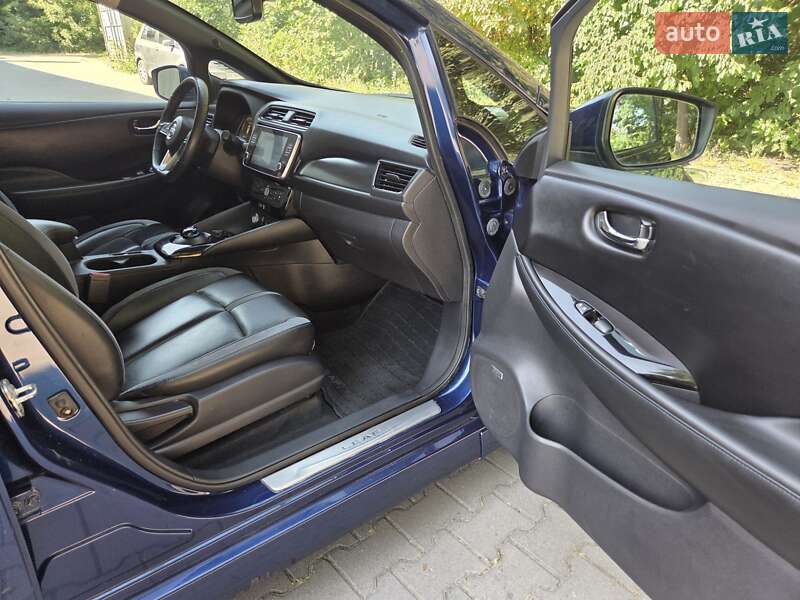 Хэтчбек Nissan Leaf 2019 в Хмельницком