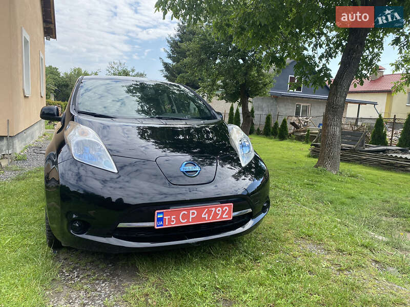 Хэтчбек Nissan Leaf 2013 в Львове