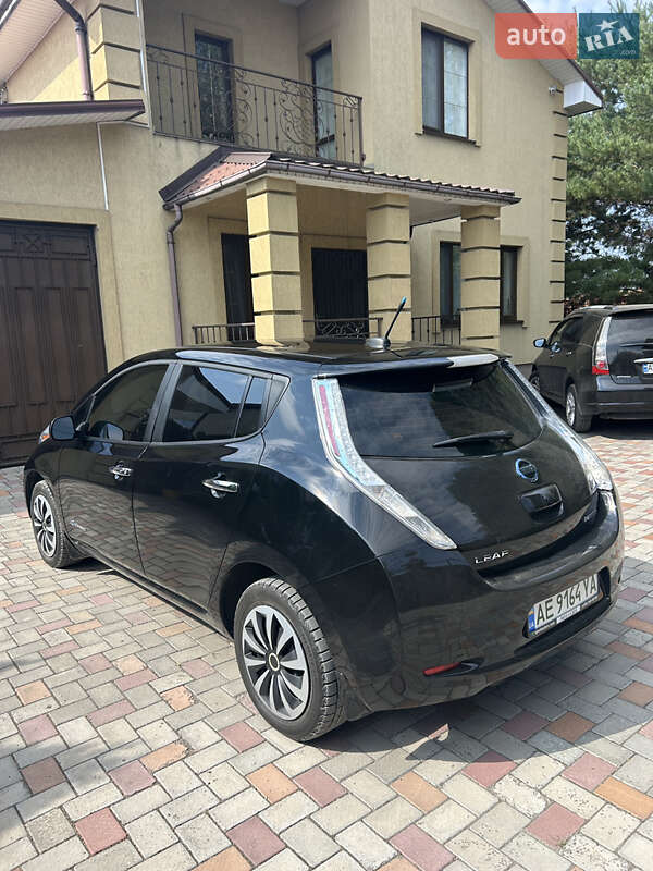 Хэтчбек Nissan Leaf 2013 в Днепре