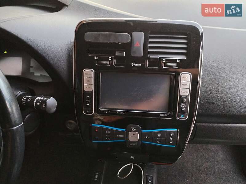 Хэтчбек Nissan Leaf 2015 в Ровно