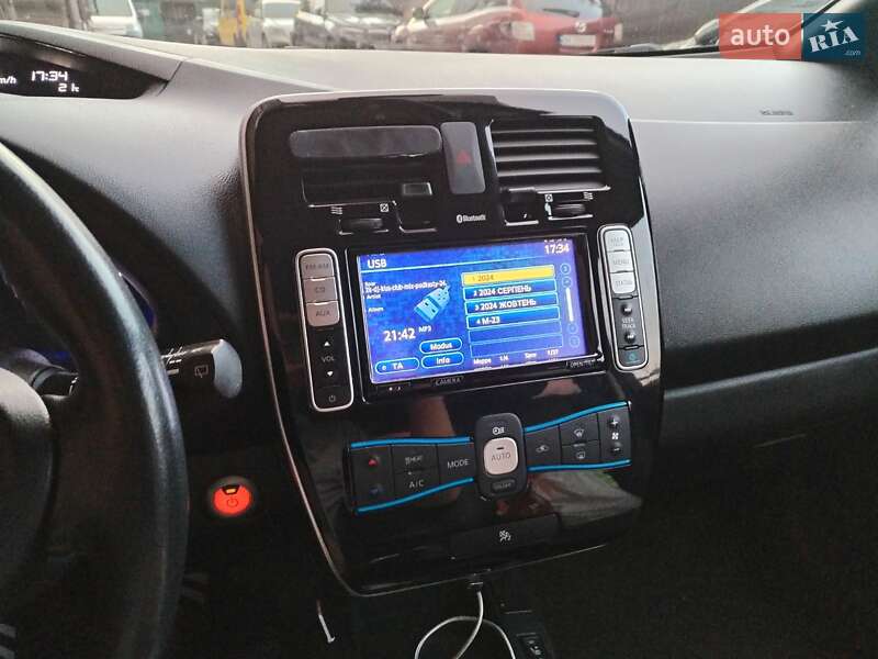 Хэтчбек Nissan Leaf 2015 в Ровно