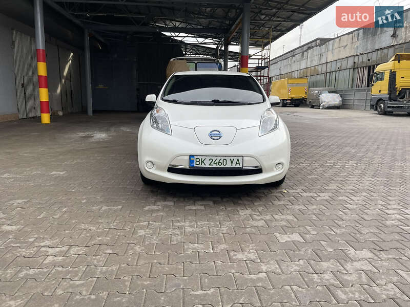 Хетчбек Nissan Leaf 2014 в Рівному
