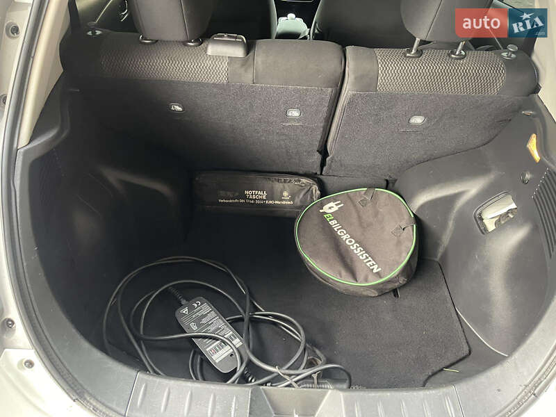 Хетчбек Nissan Leaf 2014 в Рівному