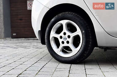 Хэтчбек Nissan Leaf 2012 в 