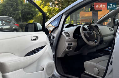 Хэтчбек Nissan Leaf 2012 в 