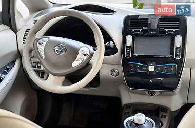 Хэтчбек Nissan Leaf 2012 в 