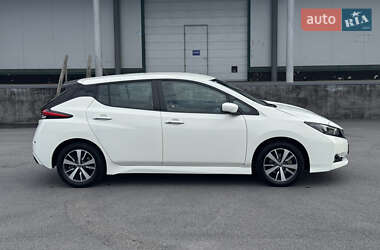 Хэтчбек Nissan Leaf 2022 в 