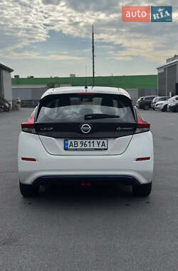 Хэтчбек Nissan Leaf 2022 в 