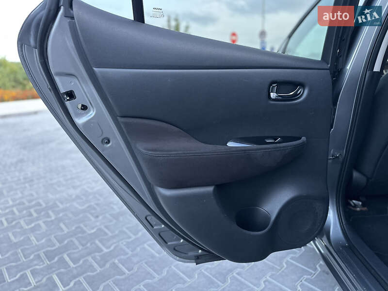 Хэтчбек Nissan Leaf 2013 в Владимире