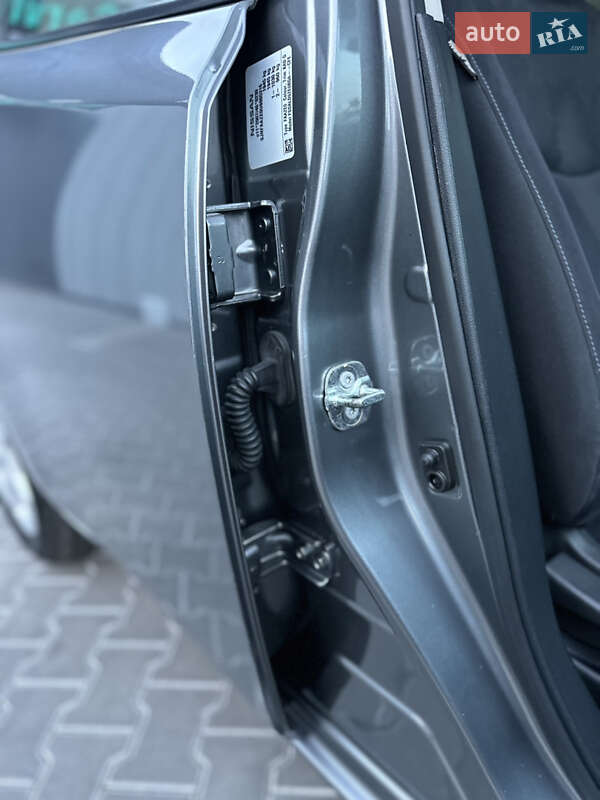 Хэтчбек Nissan Leaf 2013 в Владимире