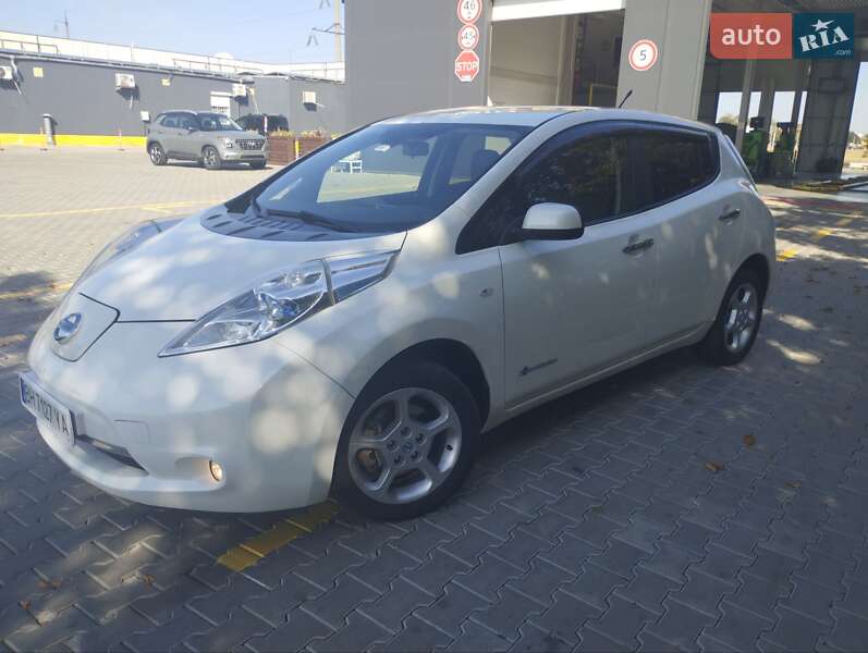 Хэтчбек Nissan Leaf 2013 в Одессе