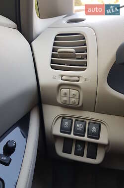 Хэтчбек Nissan Leaf 2012 в 