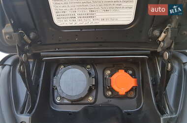 Хэтчбек Nissan Leaf 2012 в 