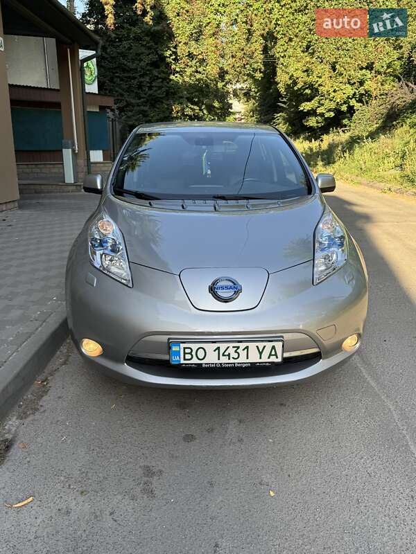 Хэтчбек Nissan Leaf 2015 в Тернополе