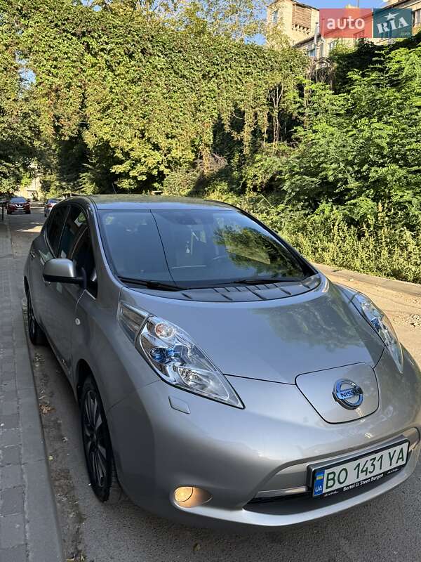 Хэтчбек Nissan Leaf 2015 в Тернополе