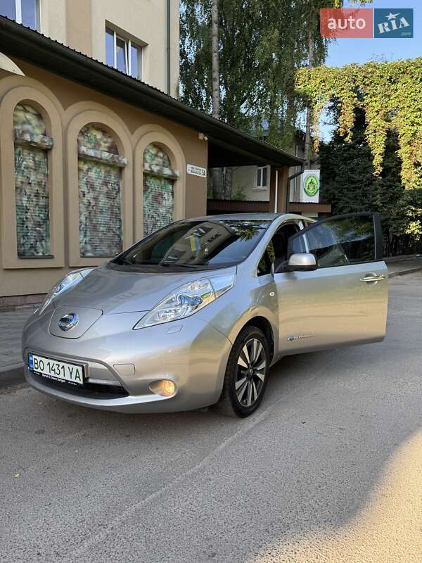 Хэтчбек Nissan Leaf 2015 в Тернополе