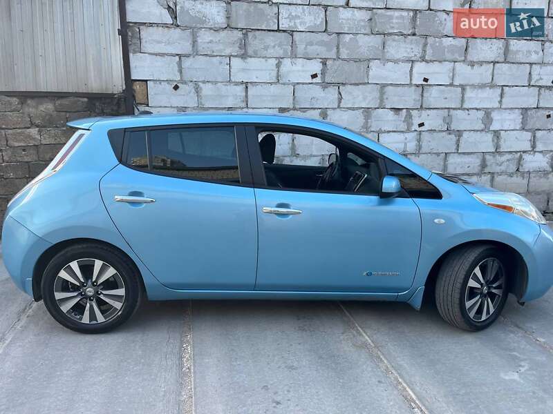 Хэтчбек Nissan Leaf 2015 в Киеве фото 11 Хэтчбек Nissan Leaf 2015 в Киеве