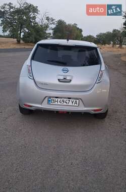 Хетчбек Nissan Leaf 2012 в  фото 8 Хетчбек Nissan Leaf 2012 в