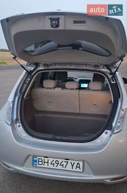 Хетчбек Nissan Leaf 2012 в  фото 15 Хетчбек Nissan Leaf 2012 в