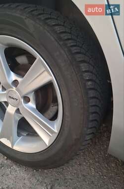 Хетчбек Nissan Leaf 2012 в  фото 16 Хетчбек Nissan Leaf 2012 в