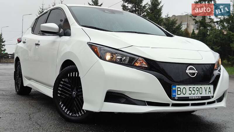 Хэтчбек Nissan Leaf 2024 в Тернополе