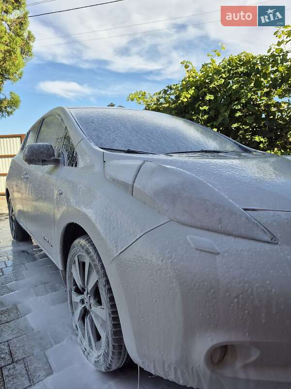 Хэтчбек Nissan Leaf 2017 в Полтаве