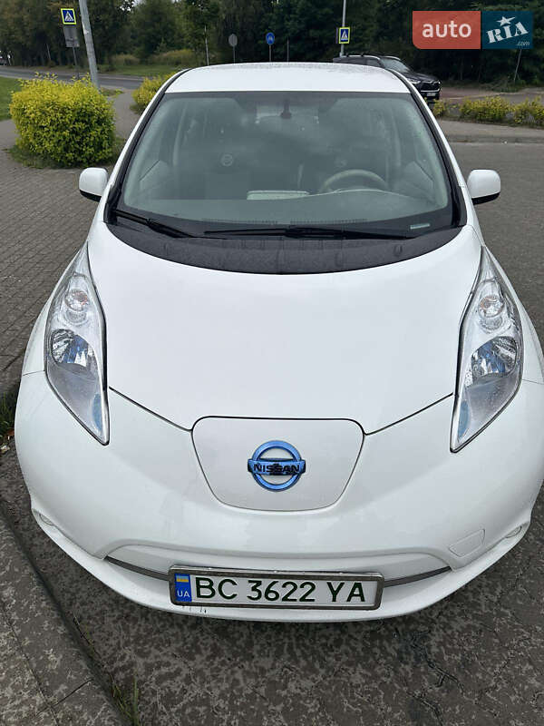 Хэтчбек Nissan Leaf 2016 в 