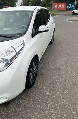 Хэтчбек Nissan Leaf 2016 в 
