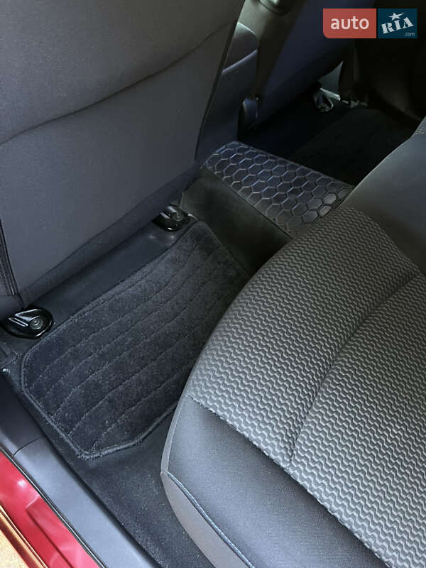 Хэтчбек Nissan Leaf 2014 в Днепре