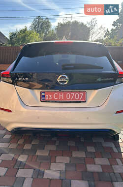 Хэтчбек Nissan Leaf 2022 в 