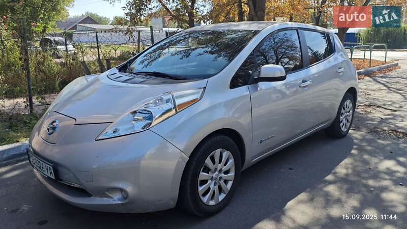 Хетчбек Nissan Leaf 2013 в Ніжині