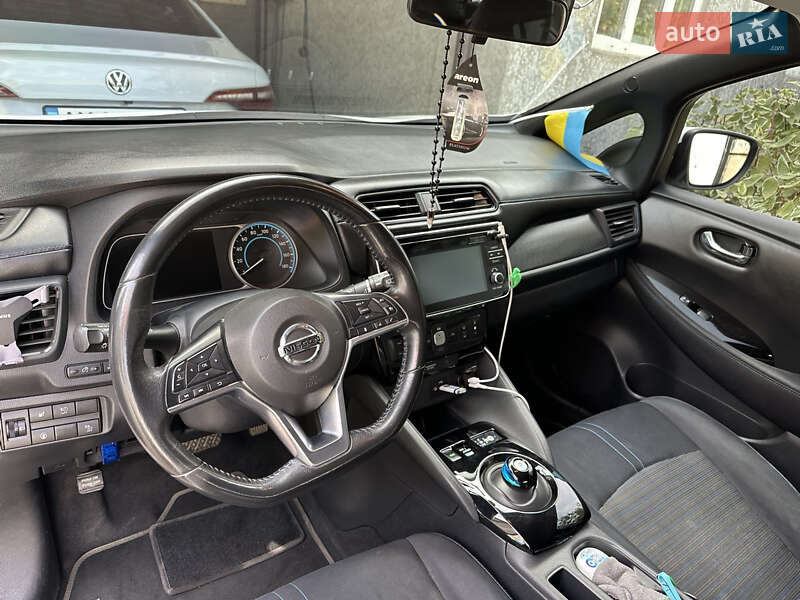 Хэтчбек Nissan Leaf 2018 в Лозовой