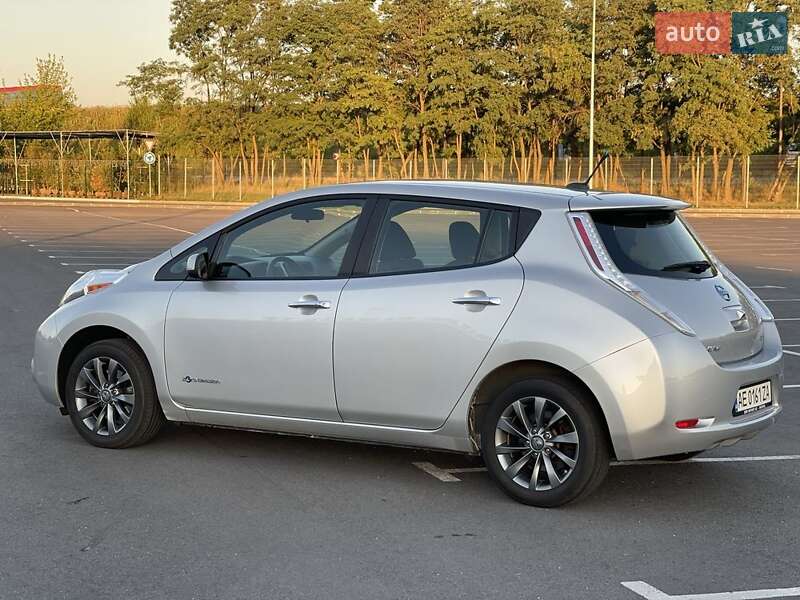 Хетчбек Nissan Leaf 2014 в Дніпрі
