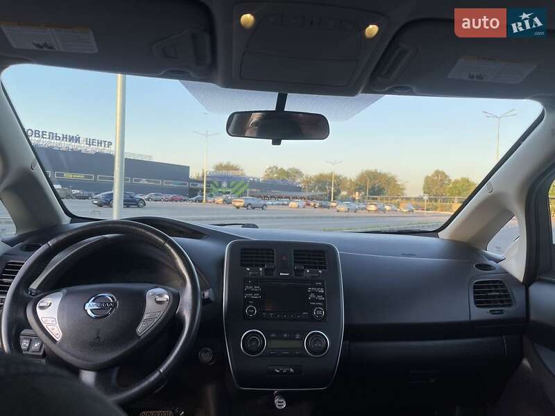 Хетчбек Nissan Leaf 2014 в Дніпрі