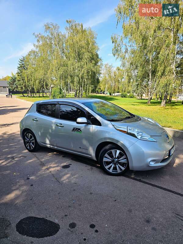 Хэтчбек Nissan Leaf 2017 в Житомире фото 3 Хэтчбек Nissan Leaf 2017 в Житомире