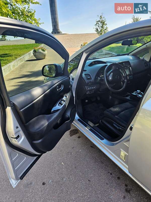 Хэтчбек Nissan Leaf 2017 в Житомире фото 11 Хэтчбек Nissan Leaf 2017 в Житомире