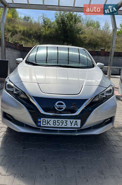Хэтчбек Nissan Leaf 2019 в 