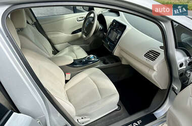 Хэтчбек Nissan Leaf 2012 в 
