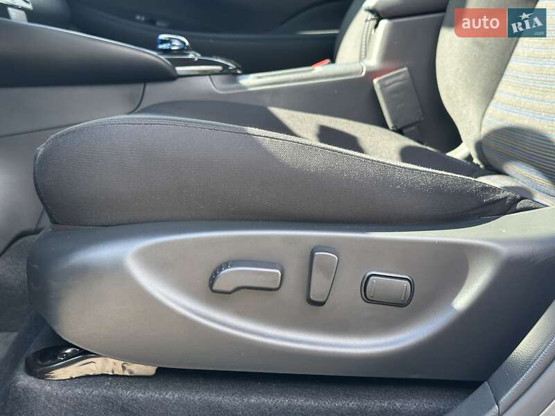 Хетчбек Nissan Leaf 2024 в Києві